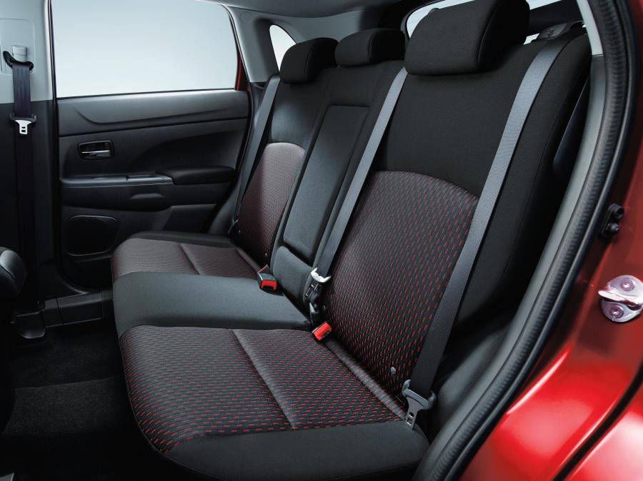 Интерьер Mitsubishi RVR (GA3W) 2017 года  (фото 4 из 21)